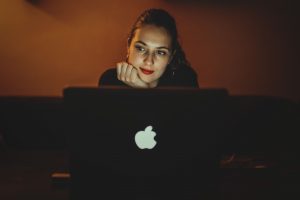 curso-fotografia-online-desde-casa-internet-bangalore-estudio